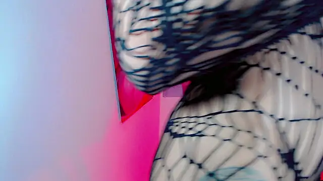 Stefani__R Chat XXX live