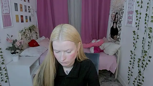 Laly_Peach Adlı Modelin Canlı XXX Sohbeti