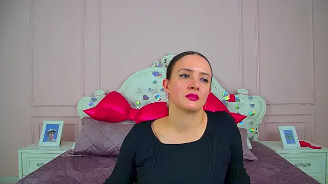 ElinaBellucci Live XXX-chat