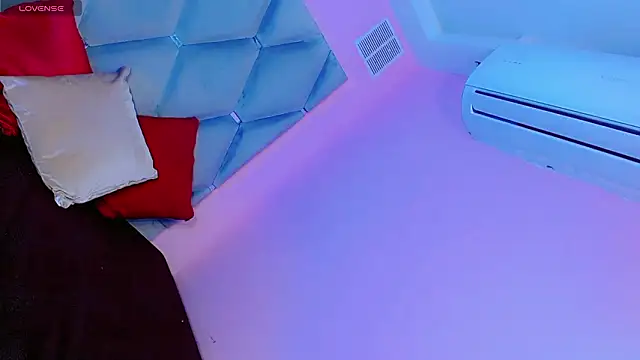 Daniiela_Ember webcam show