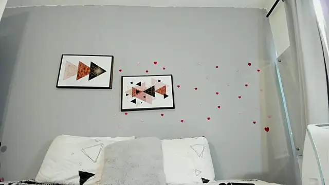 Show modela PauleteW10 na web-kameri