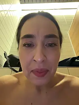 Holly_Play লাইভ XXX চ্যাট