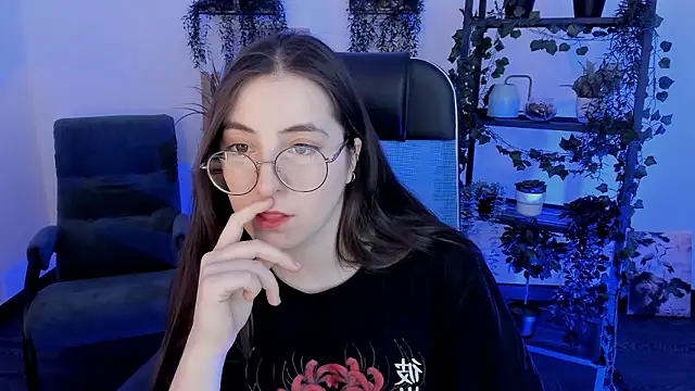 VirtuallVoyant's Live XXX Chat