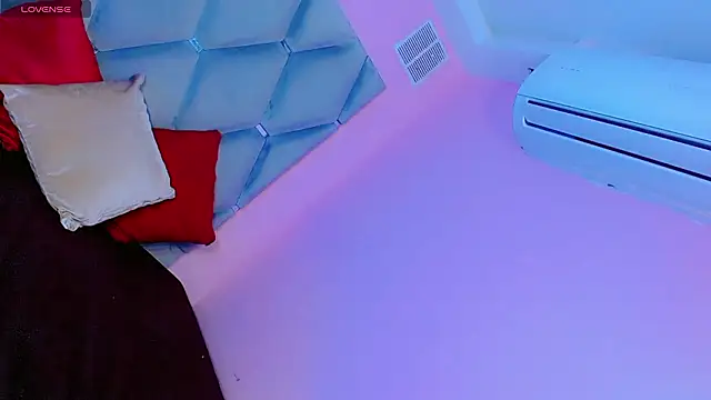 Daniiela_Ember's Webcam Show