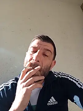 Alexdaniel89 即時 XXX 聊天