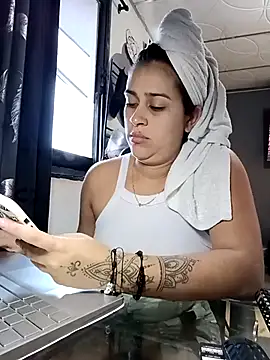 Pertunjukan Kamera Web MariBelle1