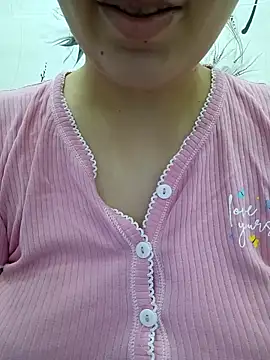 Emi_hot1 Live XXX-Chat