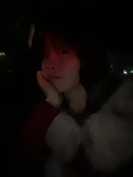 littleqiu: διαδικτυακό σόου στην κάμερα