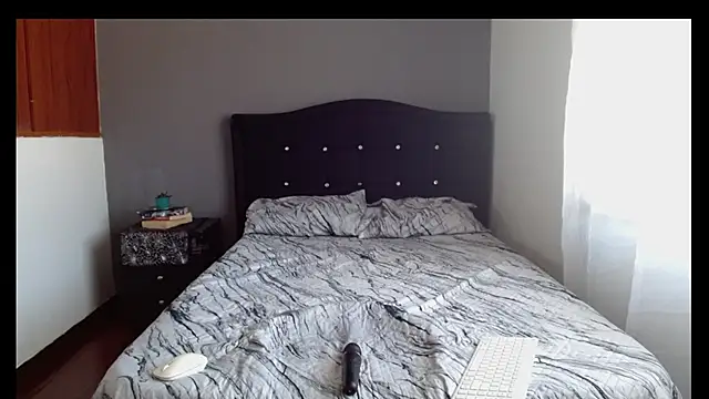 Emilia_1995's Live XXX Chat