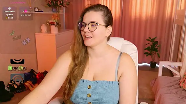 KellyKleine élő XXX-chatje