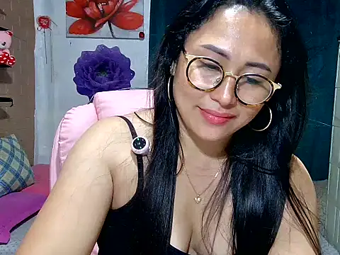 Ugly-Filipina Adlı Modelin Canlı XXX Sohbeti