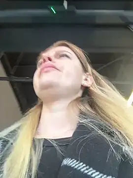 XXX chat uživo modela HarrietDart