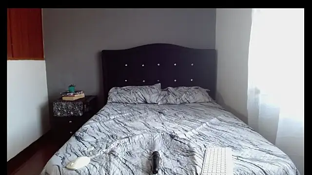 Emilia_1995 现场XXX聊天