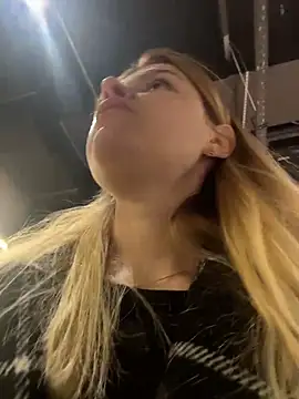 HarrietDart Chat XXX in diretta