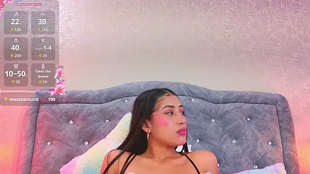 Show modela YesyHills na web-kameri