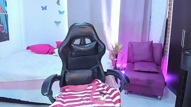 esmeraldaa230: απευθείας συνομιλία ΧΧΧ