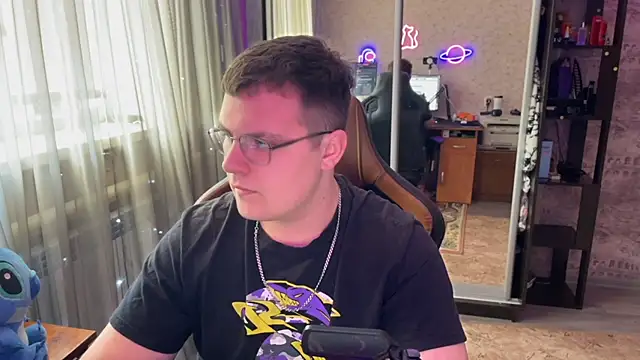 EricKnight1 Show in webcam