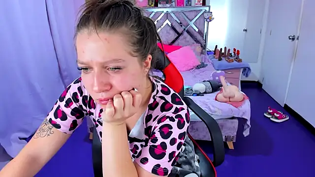 Chat +18 de Luna_Analya ao vivo