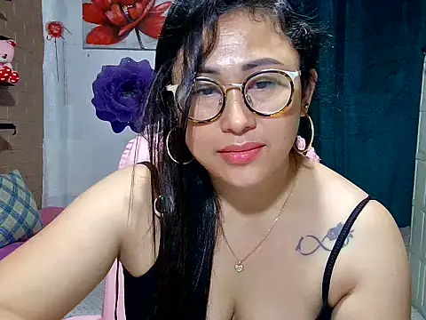 Ugly-Filipina's Live XXX Chat