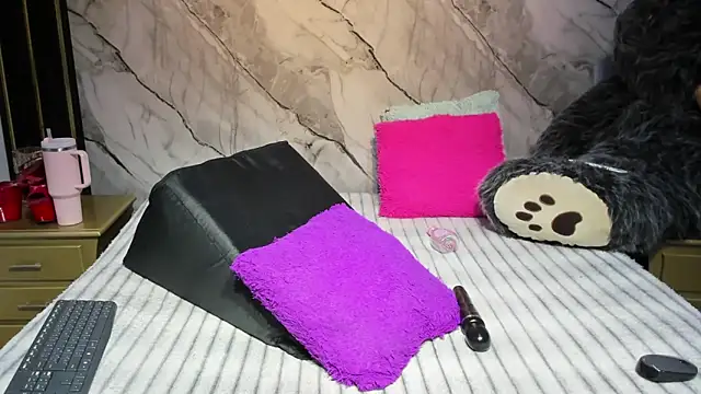 Niyirey1 লাইভ XXX চ্যাট