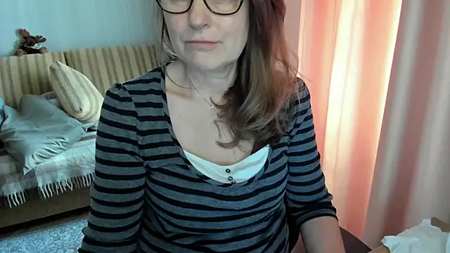 lauraoven 现场XXX聊天