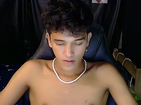 hugekenbigcock Chat XXX live