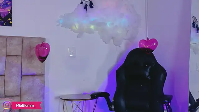 MiiaBlumm_ live XXX chat