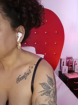 Chat +18 de nicolette_rock ao vivo