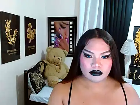 TSbrianaHugeCock – Kamerová šou