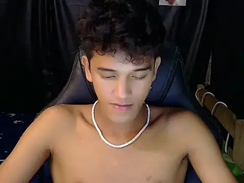 hugekenbigcock élő XXX-chatje