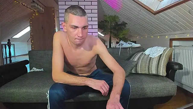 Show modela ScallyMisha na web-kameri