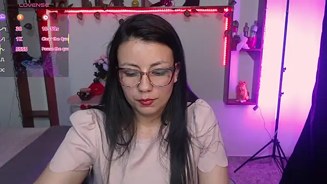 QueenRose94 Chat XXX in diretta