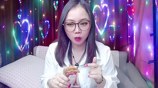 Dolcegattina-Asian Chat XXX live