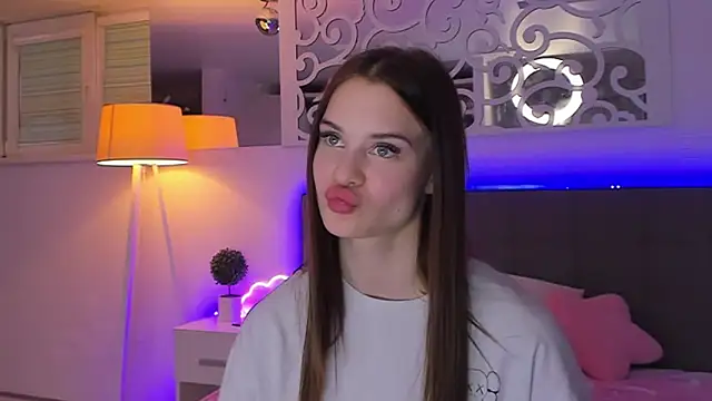 Онлайн чат XXX LuisaClover