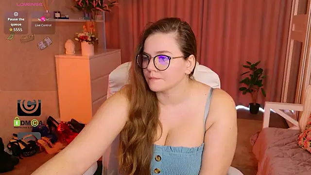 KellyKleine live XXX chat