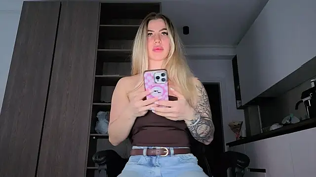 XXX chat uživo modela Megan_Ros