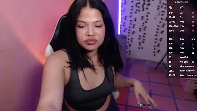 Chat +18 de Alina__Bella ao vivo