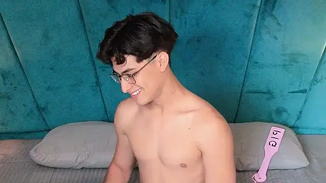 Aaron_Eze Pertunjukan Webcam