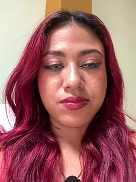 Bella-Sanders: διαδικτυακό σόου στην κάμερα