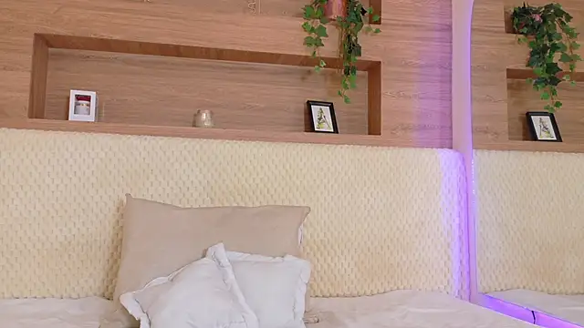 VioletBloommn Live XXX chat