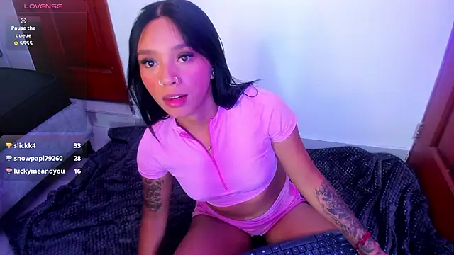 miiaboss_'s Live XXX Chat