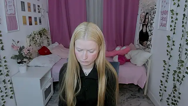 Laly_Peach Adlı Modelin Canlı XXX Sohbeti