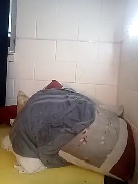 Chatroom XXX en direct de k1oudE