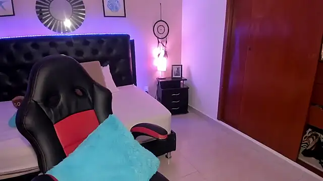 LolaVillalobos: онлайн-секс-чат