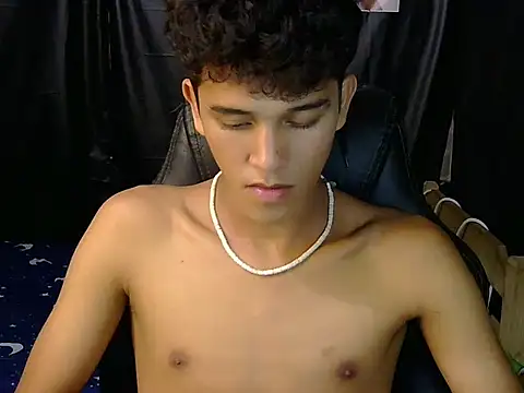 hugekenbigcock Chat XXX in diretta