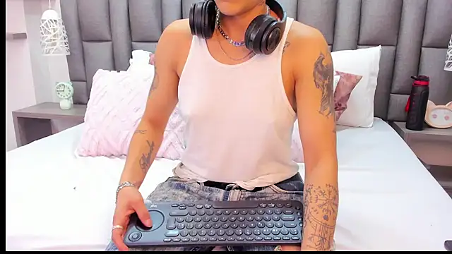 ZoeKrugのライブXXXチャット