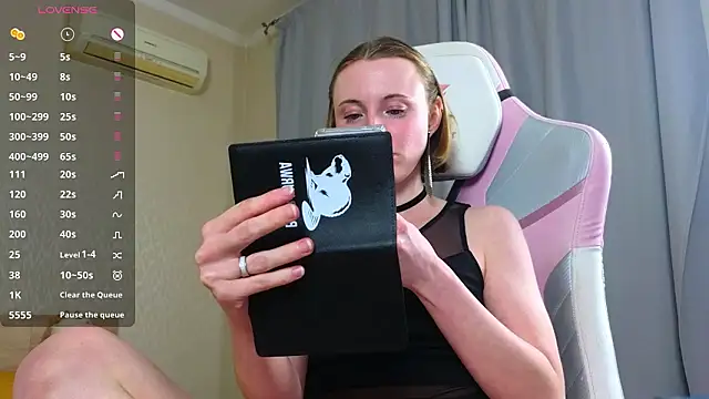 Chat XXX en directo de Cowell_Adelina