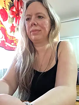 Irina3718 现场XXX聊天