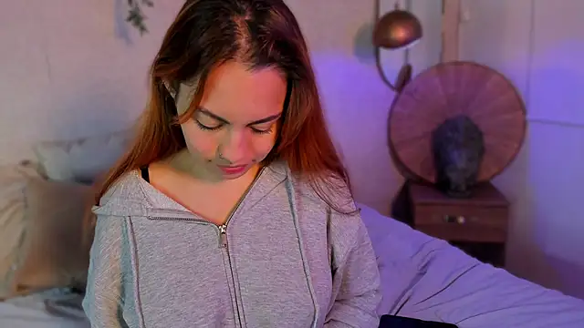 Milaa_rouge élő XXX-chatje