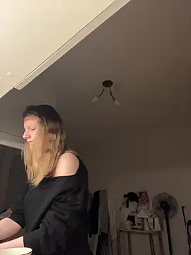 MaryHiggins Adlı Modelin Canlı XXX Sohbeti